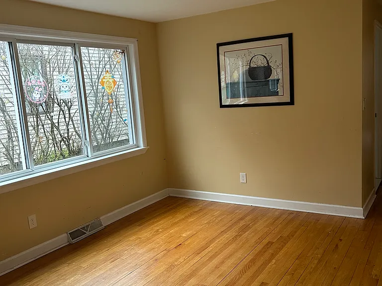 31 Manila Ave #1 — Photo 2