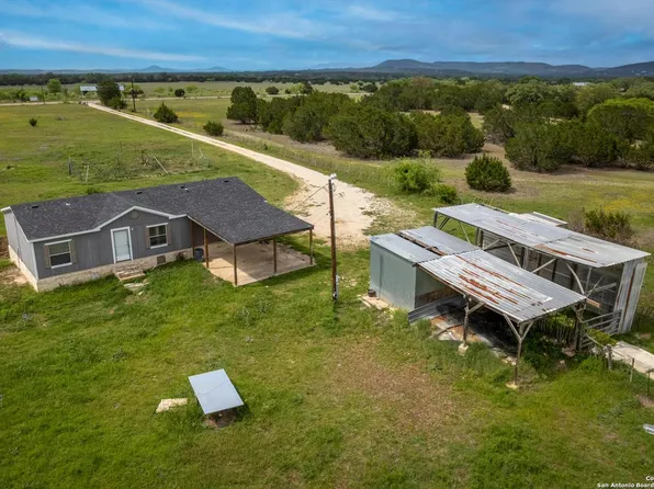 1707 FM 1283, Pipe Creek, TX 78063