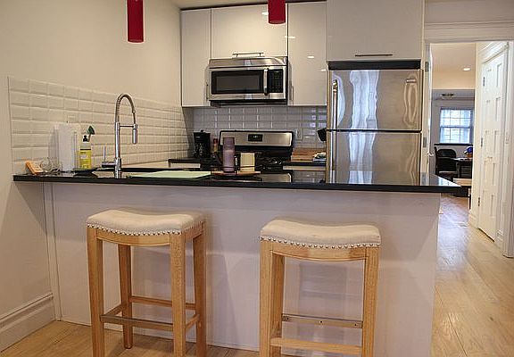 2nd image of 38A Woodbine St Floor 1