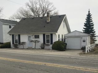 566 E Walled Lake Dr, Walled Lake, MI