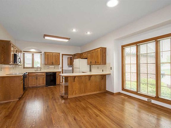 3rd image of 8005 E Champions St
