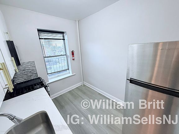 4th image of 328 61st St #C1