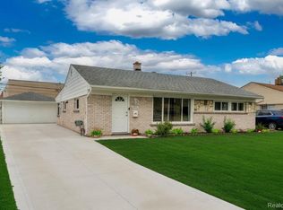 25452 Miracle Dr, Madison Heights, MI 48071