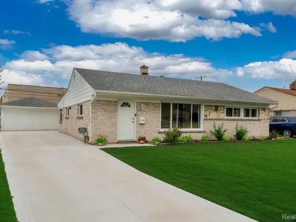 25452 Miracle Dr, Madison Heights, MI 48071
