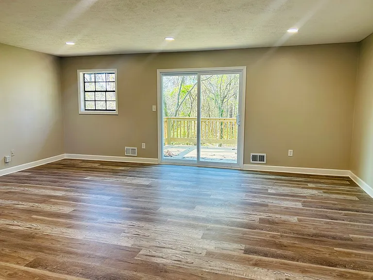 6165 Radford Dr — Photo 10