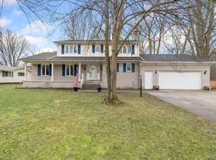 3261 W Charmwood Dr, Port Huron, MI 48060