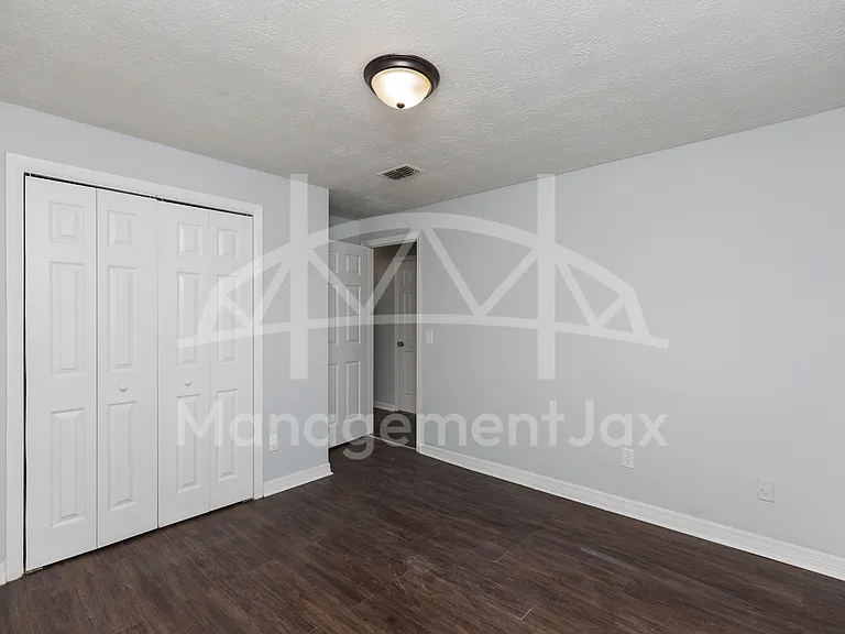 2661 W 25th St — Photo 10
