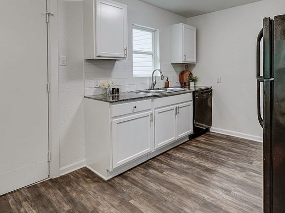 5th image of 1738 Oak Hill Cir