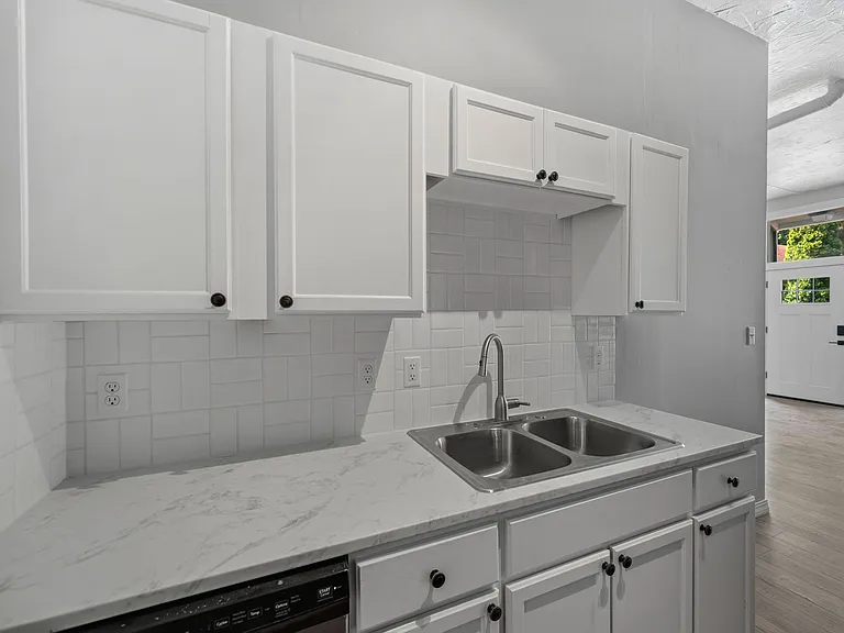 2483 Thurman Ave #1 — Photo 7