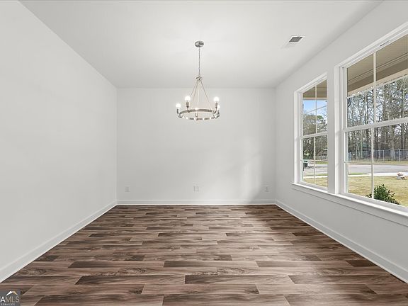 5th image of 528 Lillian Way