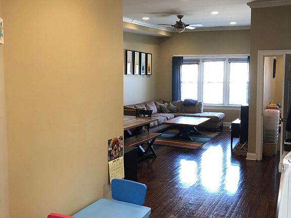 3rd image of 5700 N Clark St #2