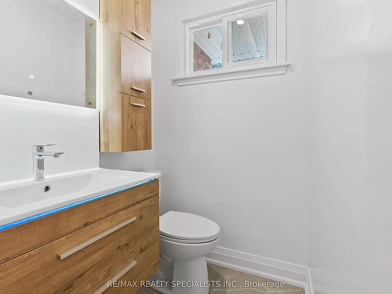 6419 Chaumont Cres #UPPER — Photo 11