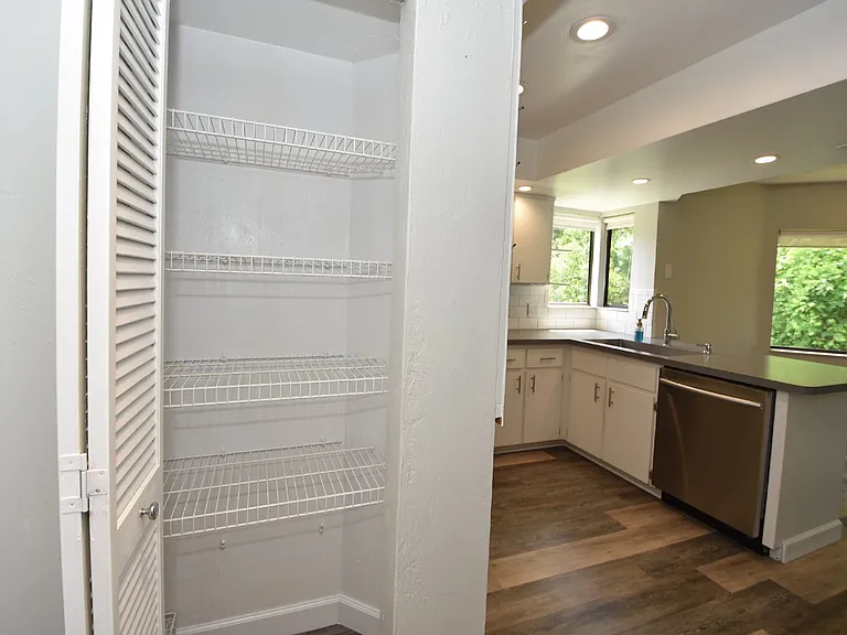 4 Southbury Ct — Photo 6