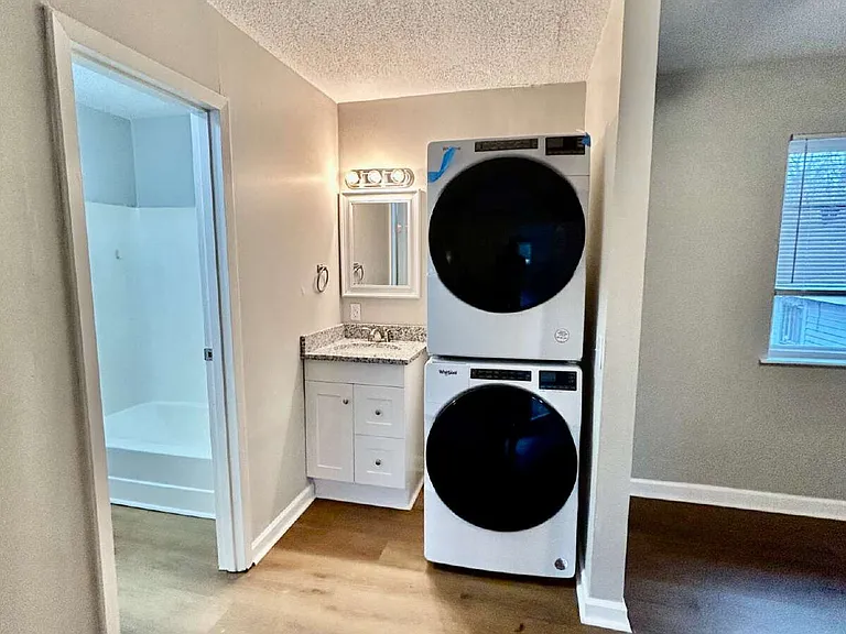 105 Ppoole St #303 — Photo 9