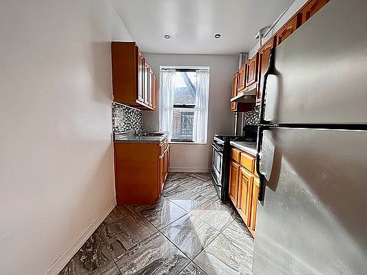 5th image of 418 W 130th St APT 40
