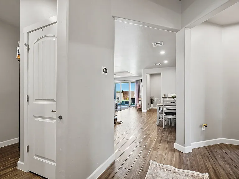 501 Montecito Dr — Photo 24