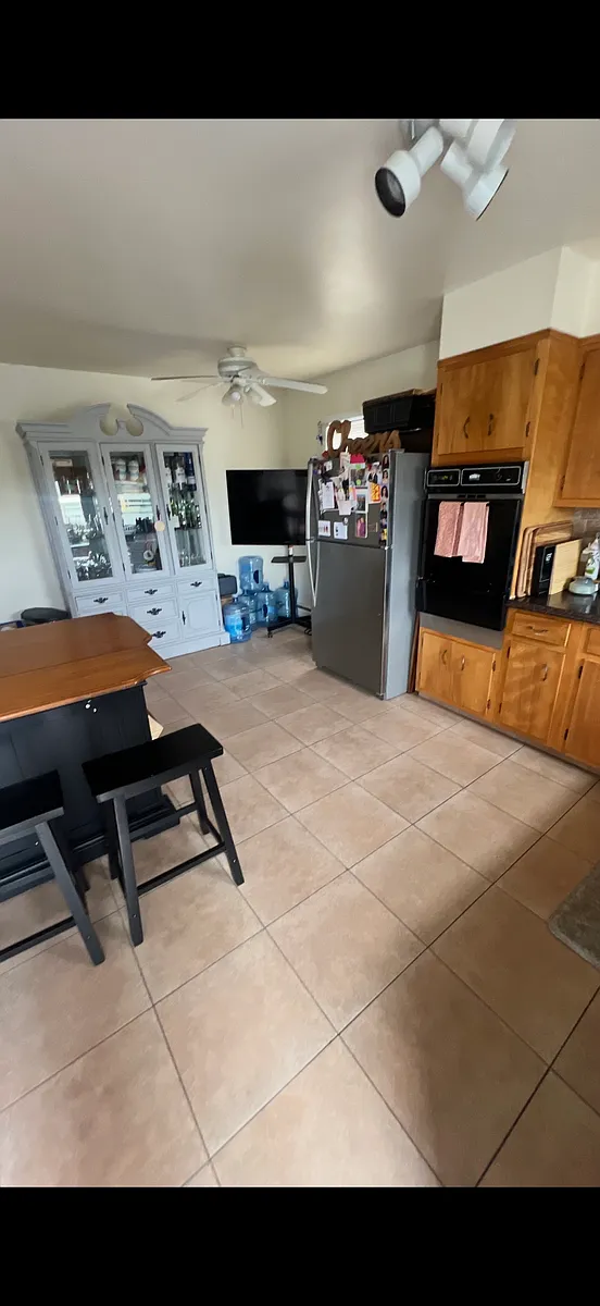 kitchen - Gainsborg Ave E