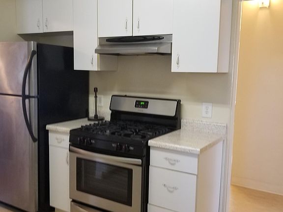 3rd image of 4922 Cresita Dr