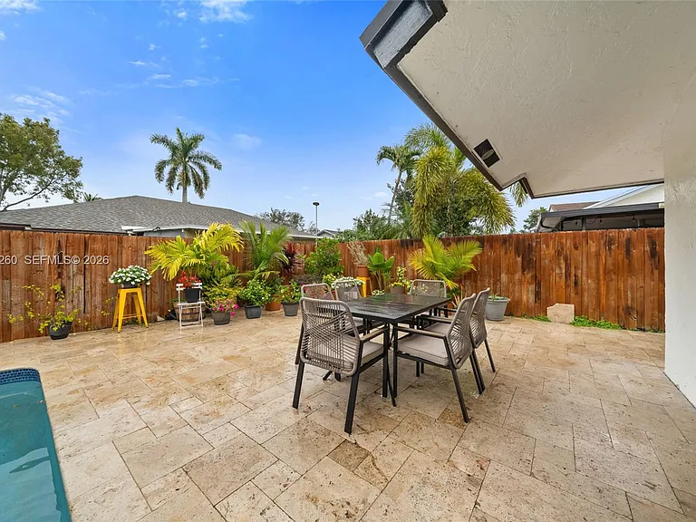 732 SW 95th Ter — Photo 34