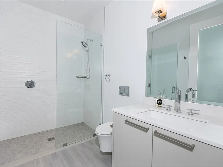 2210 Newport Blvd #302 — Photo 15