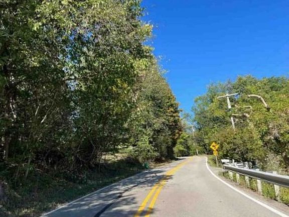 Exterior Neighborhood (street photo)