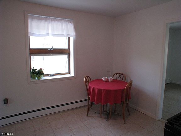 5th image of 88 N Auten Ave