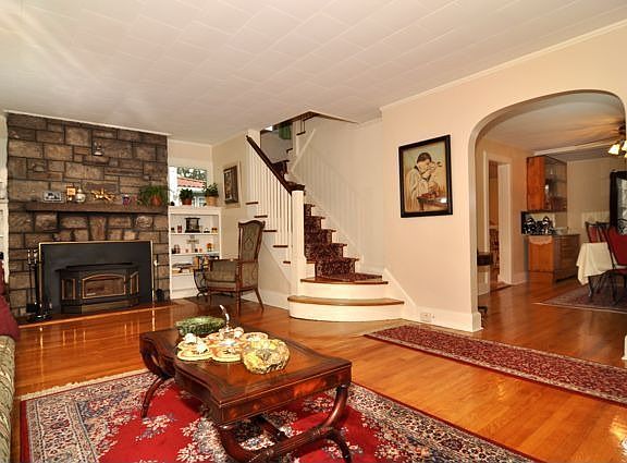 5th image of 112 Sycamore Ave