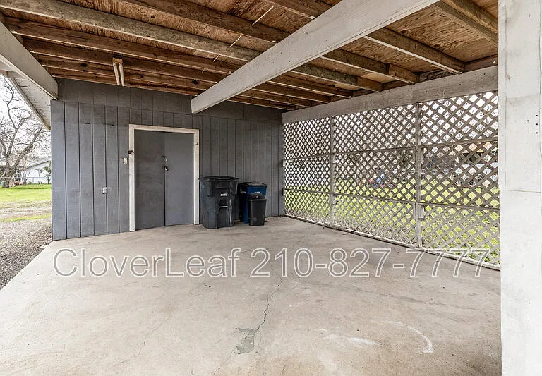 295 N Peach Ave — Photo 18