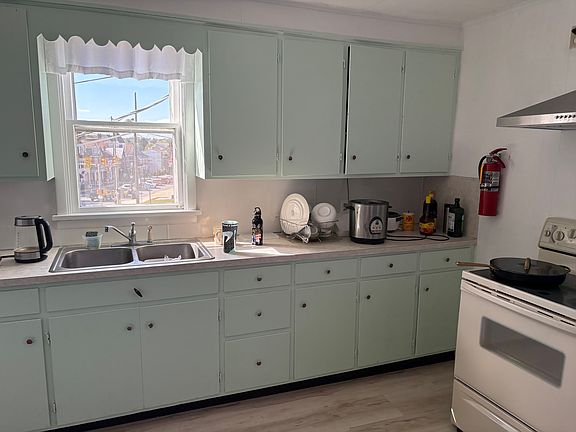 5th image of 211 E King St APT A