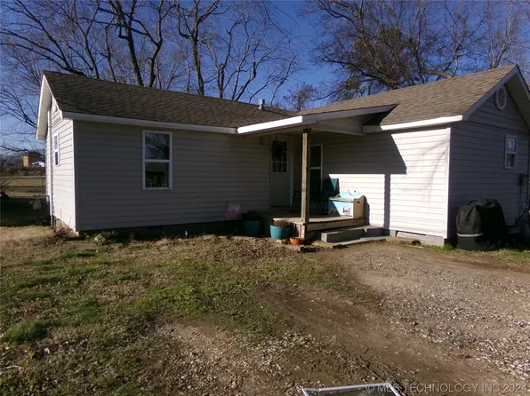 220 E Audd Ave, Checotah, OK 74426