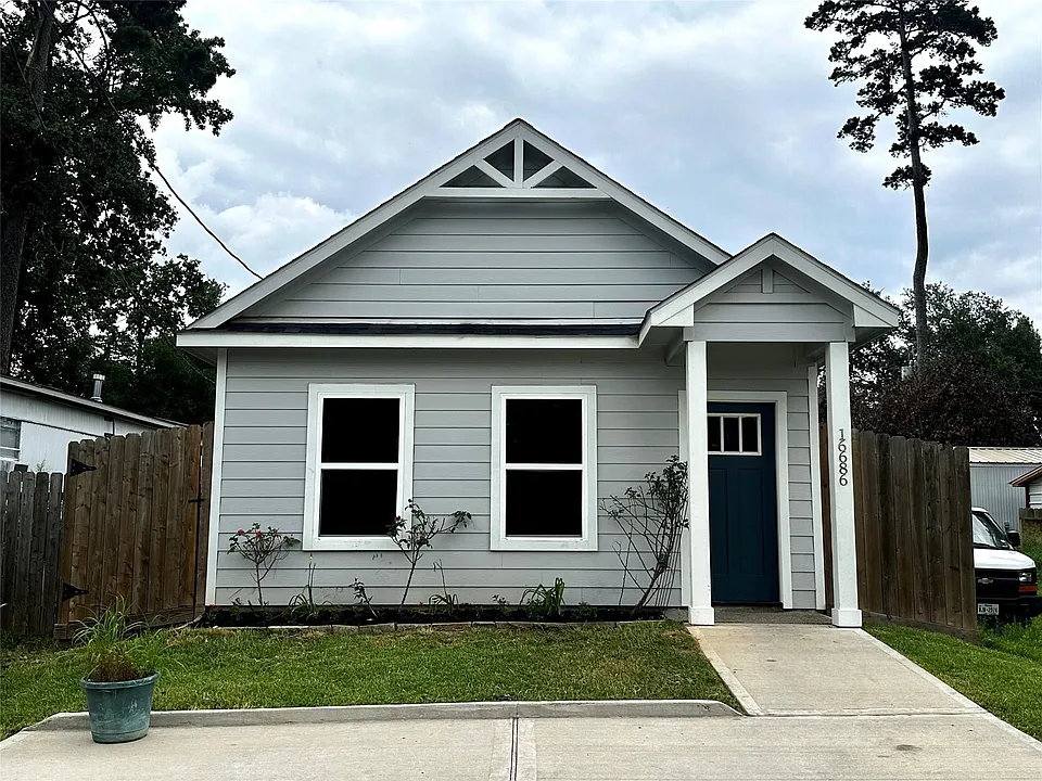 16686 E Lynbrook
