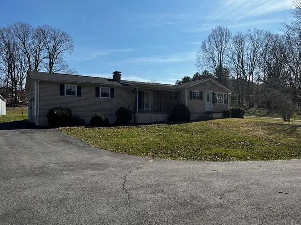 136 Zina Ct, Daniels, WV 25832