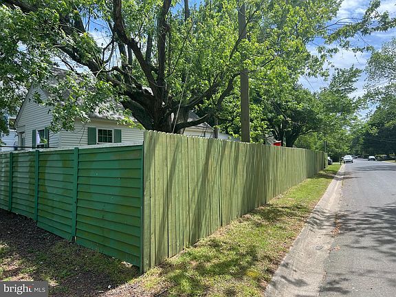 4th image of 700 E Lincoln Ave