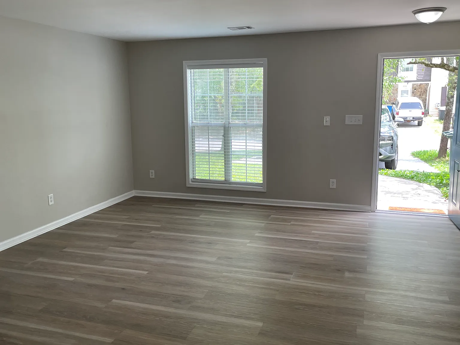 2 bed, 2.5 bath, 1160 sqft, $1,550 — Photo 3