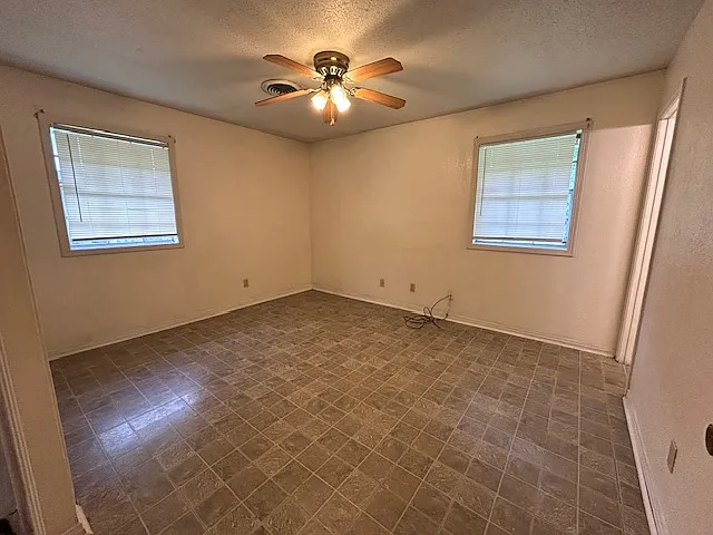 211 Eastwood Dr — Photo 16