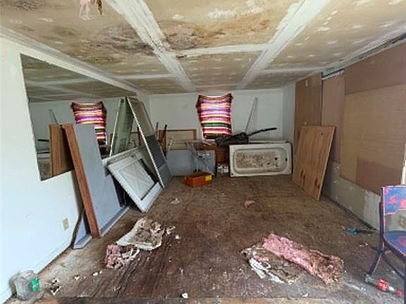 4th image of 800 Washington St