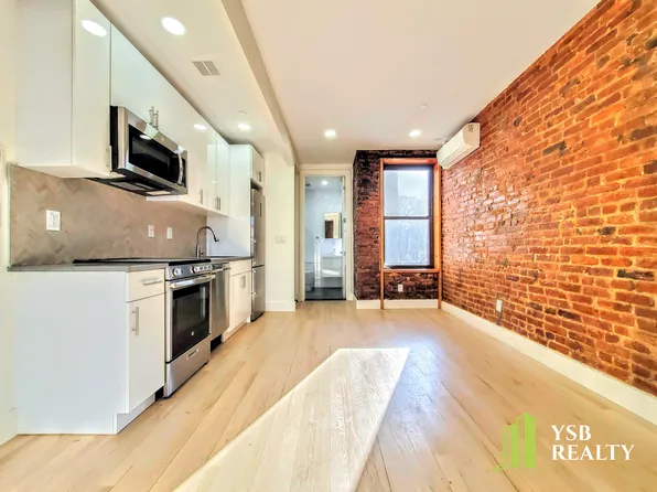 556 Evergreen Avenue image 1 of 9