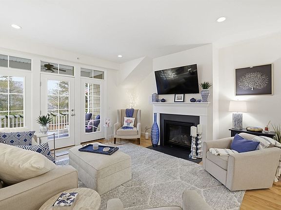 5th image of 15 Greenside Way N