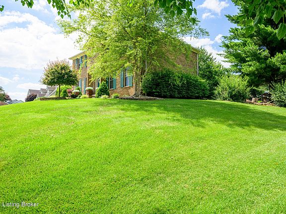 5th image of 368 Woodsbend Dr