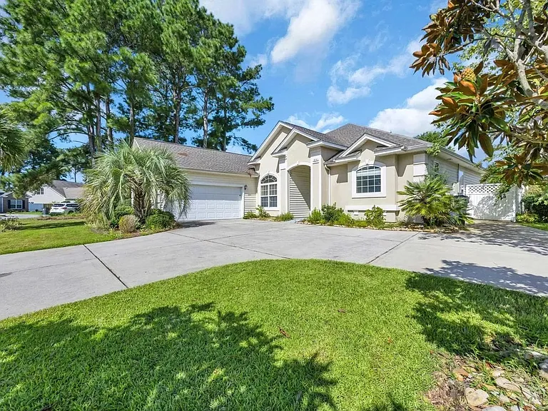 414 Carriage Lake Dr — Photo 2