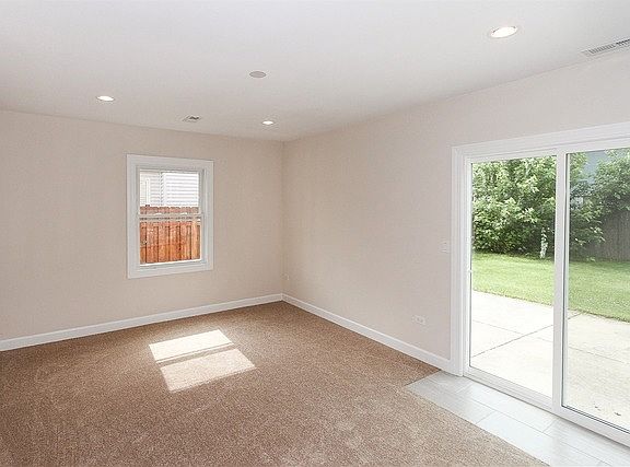 5th image of 11 Dennison Dr