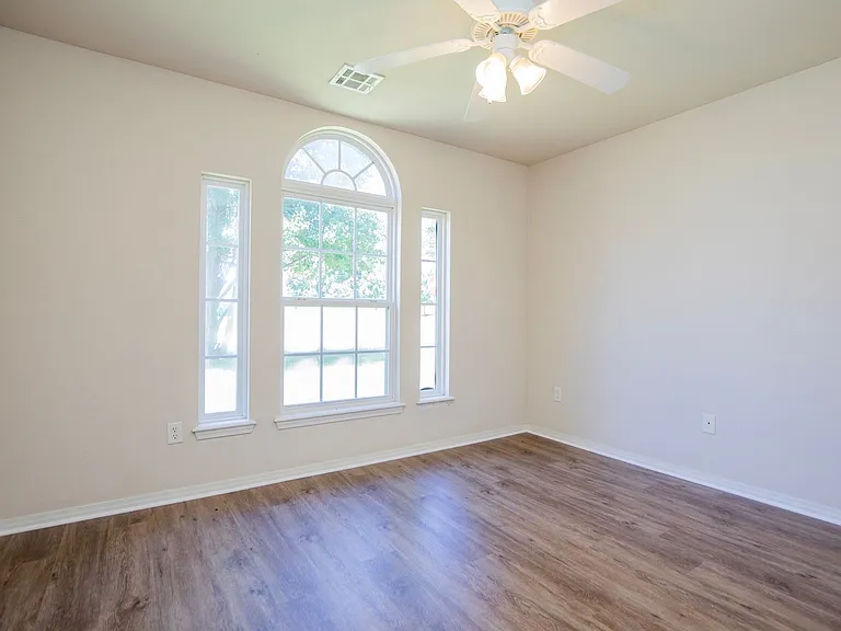 610 Maplewood Dr — Photo 11