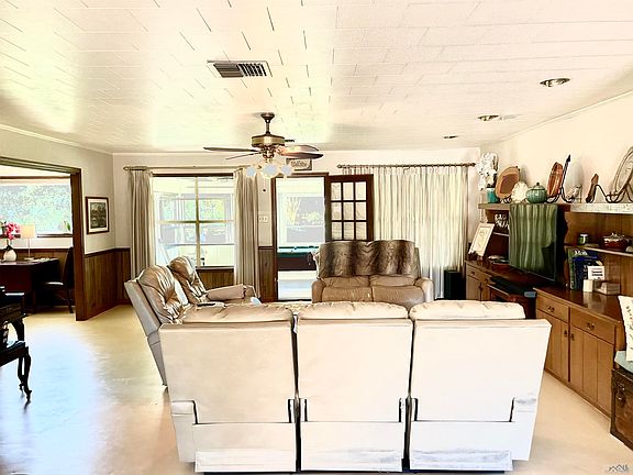 5th image of 305 Amis St