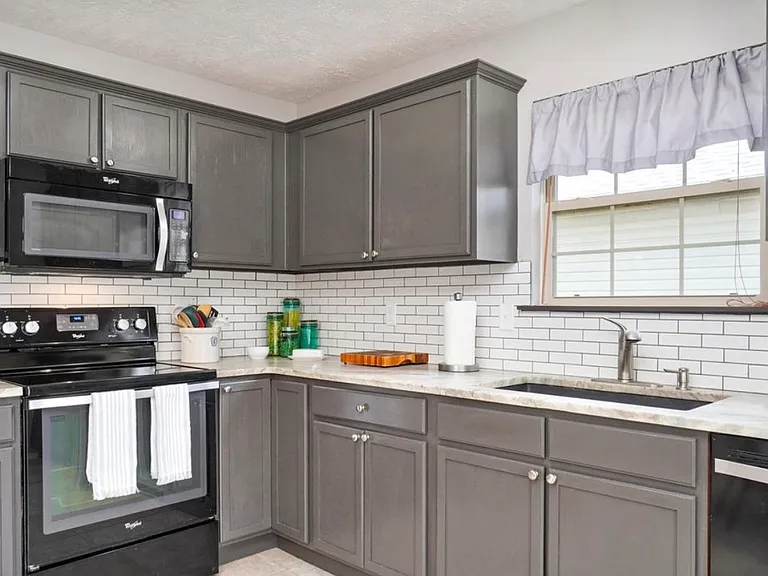 2540 W Delmar St — Photo 13