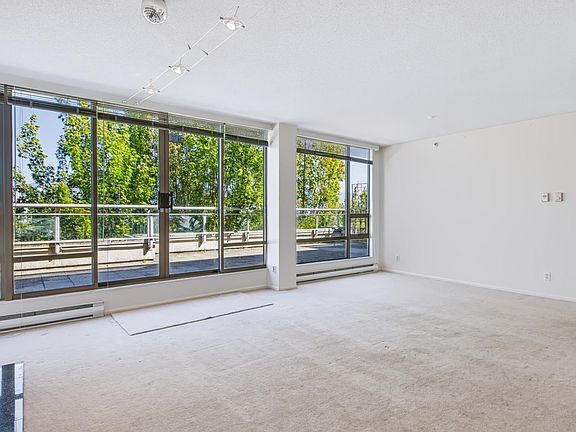 3rd image of 2438 Heather St #Penthouse 1