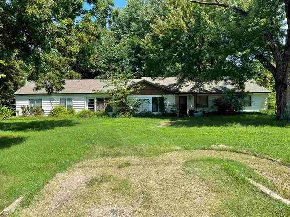 2021 Willow Ave, Ponca City, OK 74604