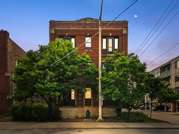 213 N Marion St APT 2D, Oak Park, IL 60302
