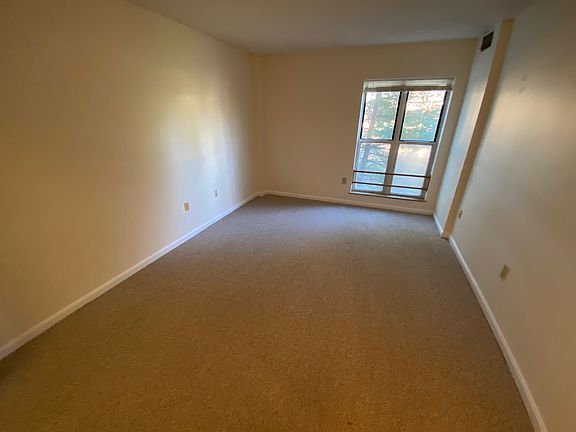 3rd image of 318 Franklin St #6