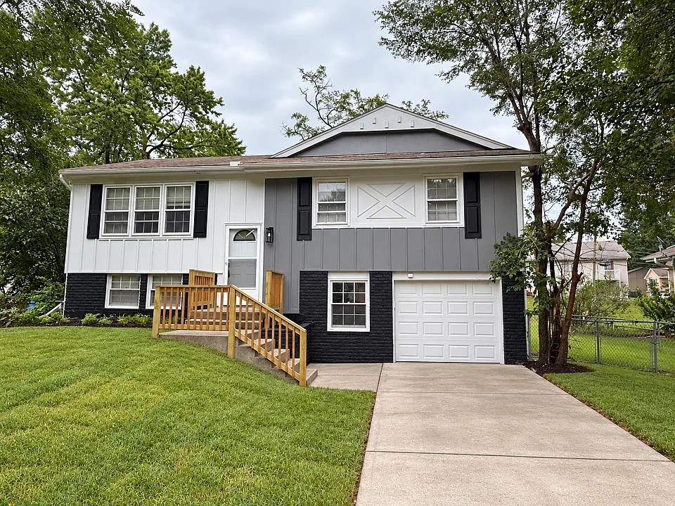 109 NW Walnut St