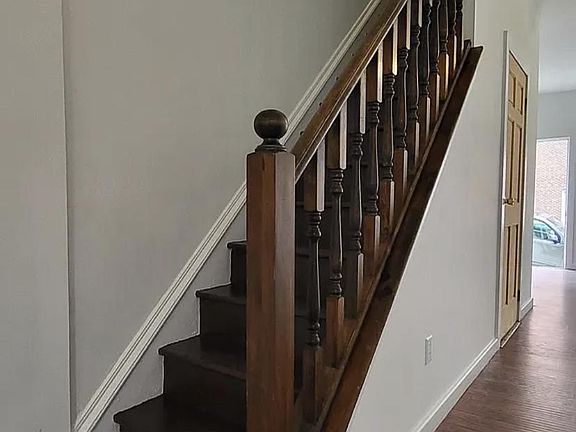3rd image of 1205 Elm St